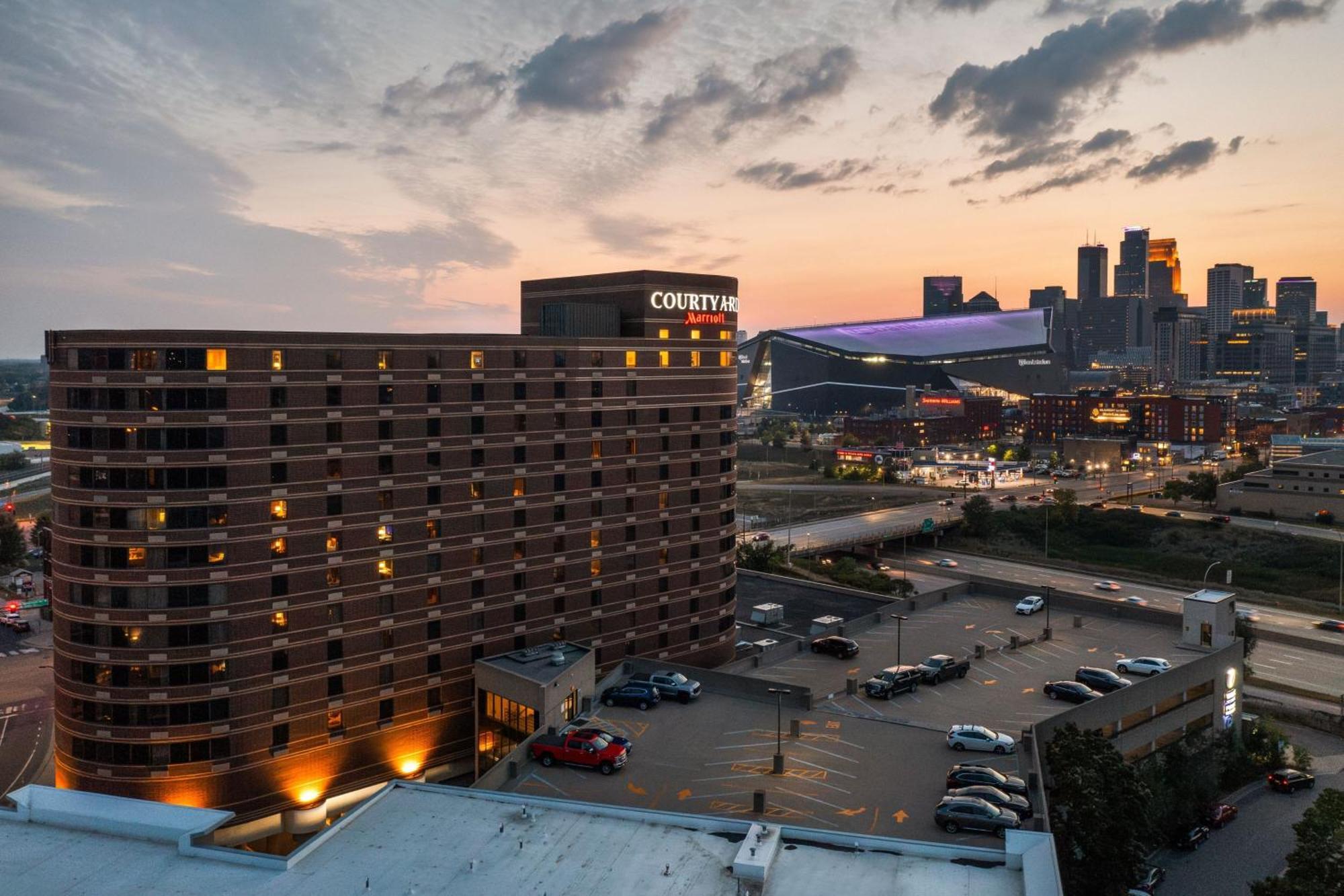 Courtyard By Marriott Minneapolis Downtown Экстерьер фото
